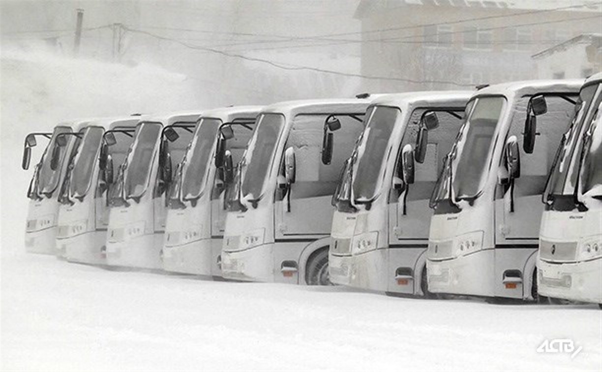 На Сахалине ограничат движение автобусов