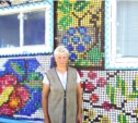 Жительница сахалинского Краснополья необычным творчеством дарит радость односельчанам