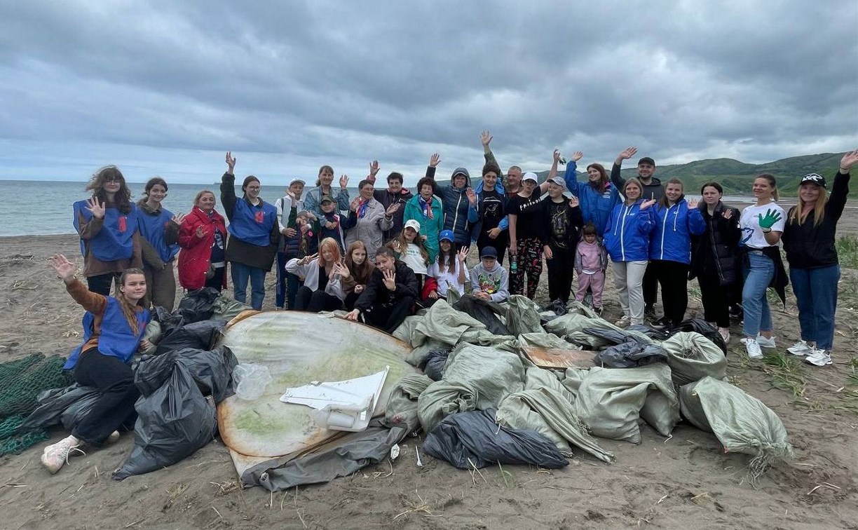 Берег моря у Лопатино очистили от мусора