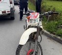 Мотоциклист нарушил ПДД и врезался во внедорожник в Южно-Сахалинске 