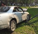 Водитель Nissan Cedric на перекрестке Амурская – Пограничная снес две машины и врезался в забор