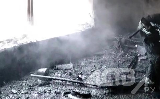 Появилось видео последствий крупного пожара в автомастерской в Южно-Сахалинске