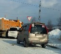 "КамАЗ" и Land Cruiser Prado столкнулись в Южно-Сахалинске