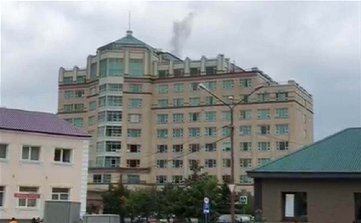 Сообщение о пожаре в гостинице "Мега Палас" поступило в оперативные службы Южно-Сахалинска