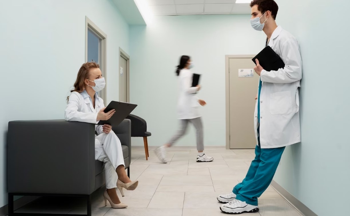 Полученные результаты исследований медсестра к приходу врача кладет на личный стол в ординаторской