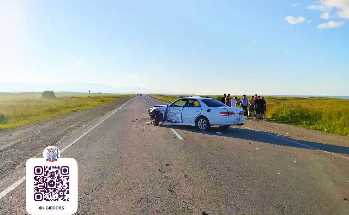 Пострадали две женщины: бесправник на Toyota Mark II спровоцировал аварию на трассе Южно-Сахалинск — Оха