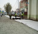 На проспекте Мира в Южно-Сахалинске начали восстанавливать тротуары с восточной стороны