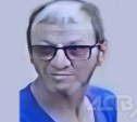 Подозреваемого в краже подростковой куртки из парикмахерской ищет полиция Корсакова
