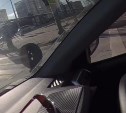Колесо на ходу отвалилось у внедорожника на перекрёстке в Южно-Сахалинске