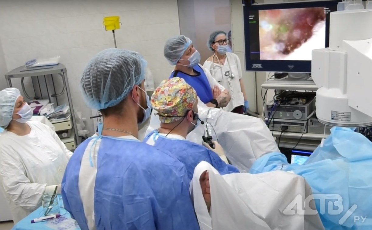 Сахалинские врачи осваивают новые операции, чтобы не отправлять пациентов с камнями на материк