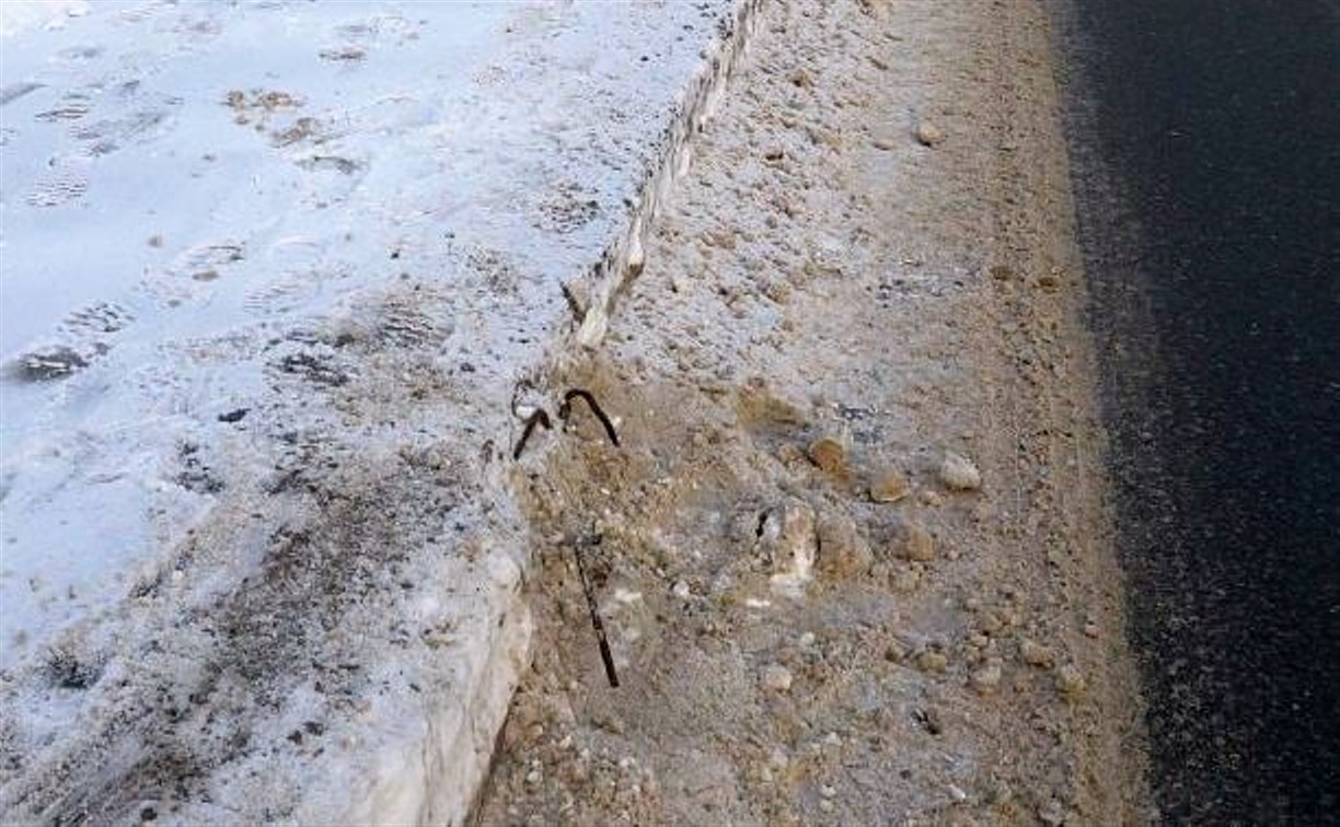 Повредивший бордюр в Южно-Сахалинске подрядчик восстановит его за свой счёт
