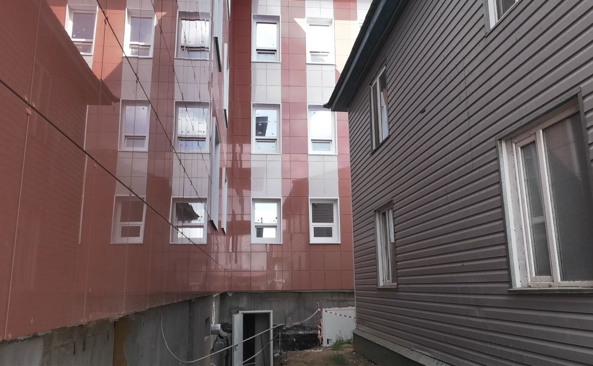 Проектировщик дома-интерната в Ногликах "потерял" 40 сантиметров высоты потолка