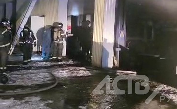 Автомобиль вспыхнул в гаражном боксе в Южно-Сахалинске