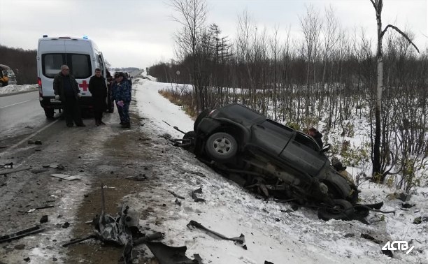 Двух водителей зажало в авто при лобовом столкновении в районе Березняков