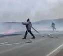 В Корсаковском районе частные дома от пожара отделяла только дорога