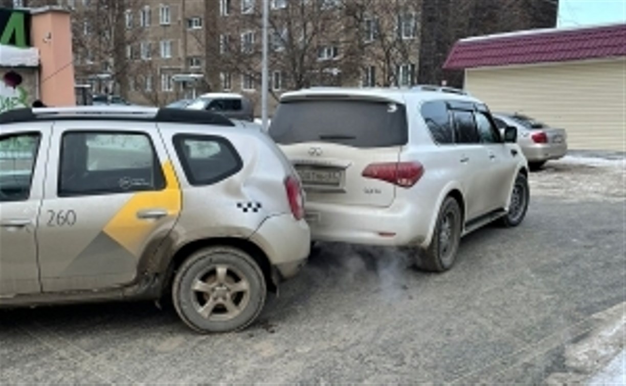 Очевидцев столкновения кроссовера и внедорожника ищут в Южно-Сахалинске