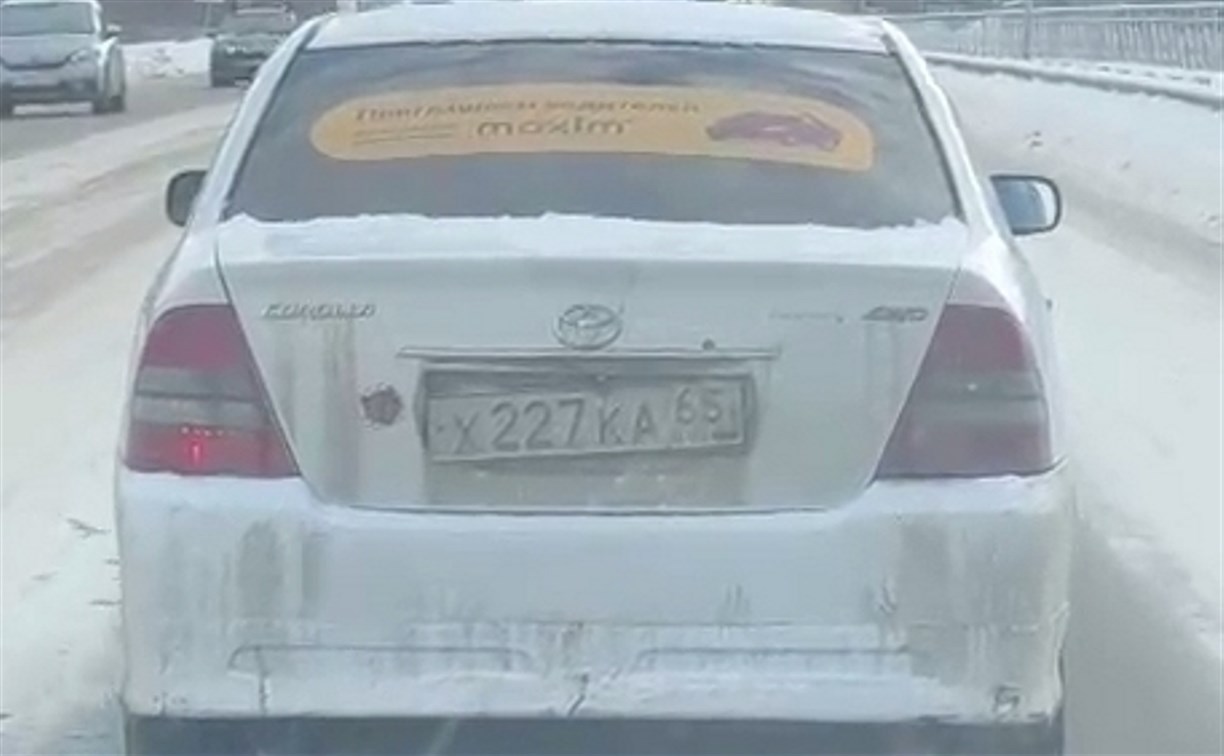 "Тормозил, не пропускал, вилял": таксист на Сахалине решил стать "учителем на дороге"