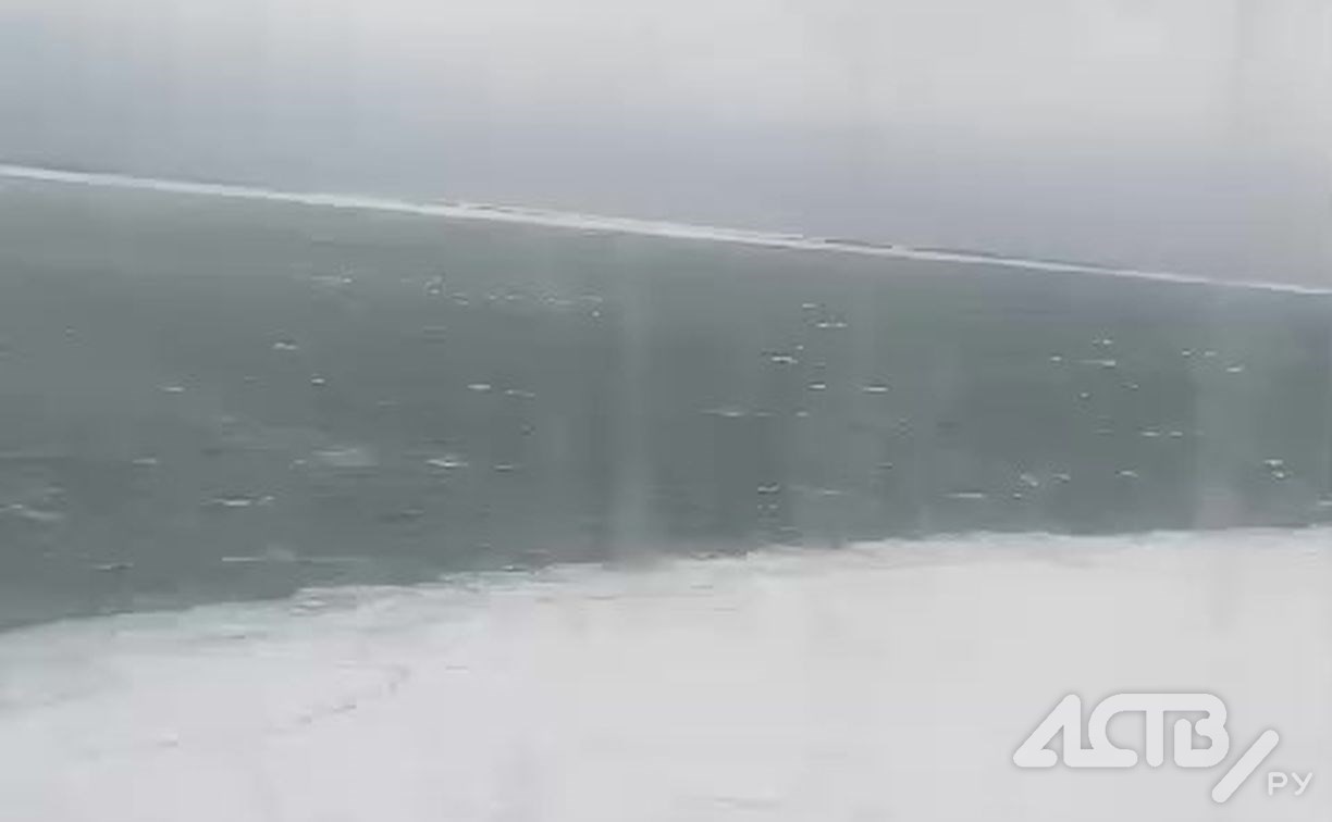 Рыбаков, спасённых со льдины у берегов Сахалина, просят забрать свои сани и снасти