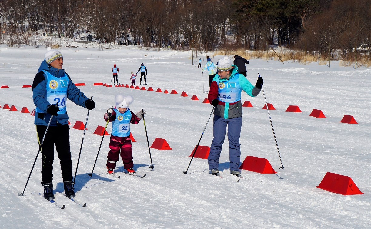 В лыжных гонках в Троицком приняли участие семьи из пяти детсадов области