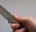 Пенсионер ударил ножом холмчанку