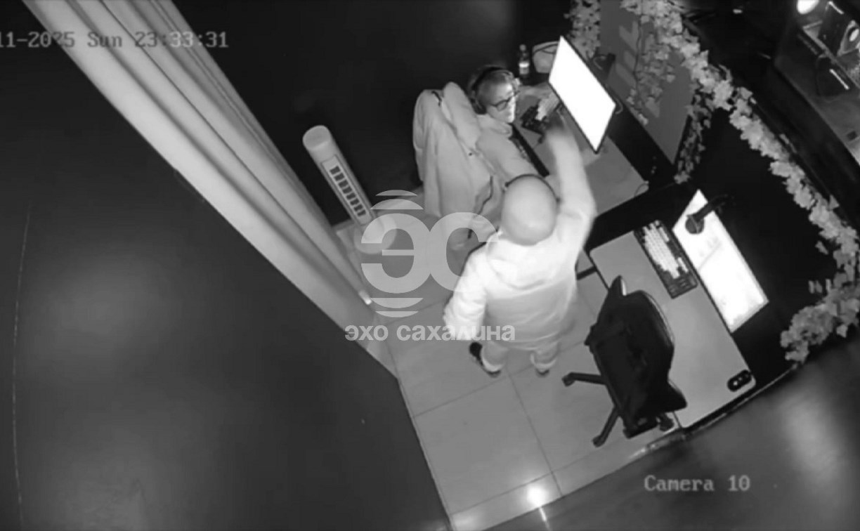 Соцсети: неизвестные распылили перцовый баллончик в компьютерном клубе на Сахалине