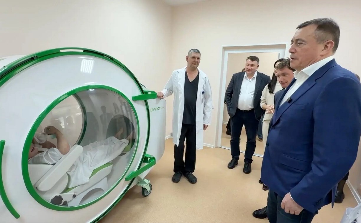 Для сахалинской областной детской больницы закупили современный реанимобиль и барокамеру