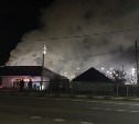 Крупный пожар произошёл в магазине в Тымовском районе