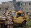 Катались пьяными, били бутылки, подожгли “Ниву” рядом с цистернами: местные жители в шоке от отдыхающих на Крильоне