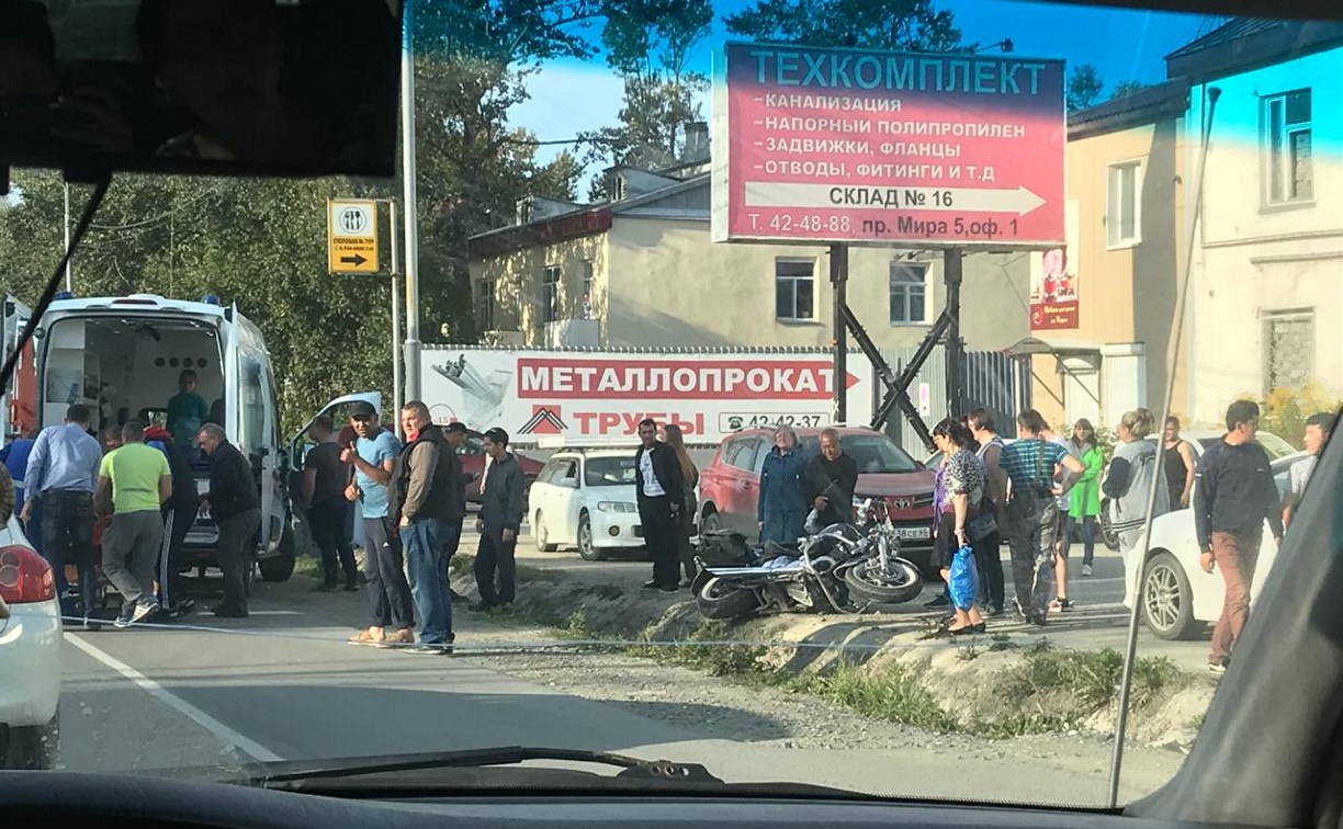 Мотоциклист пострадал при столкновении с минивэном в Южно-Сахалинске