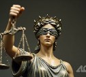 Обчистила бардачок и пошла тратить чужие деньги: полиция Южно-Сахалинска раскрыла кражу из авто