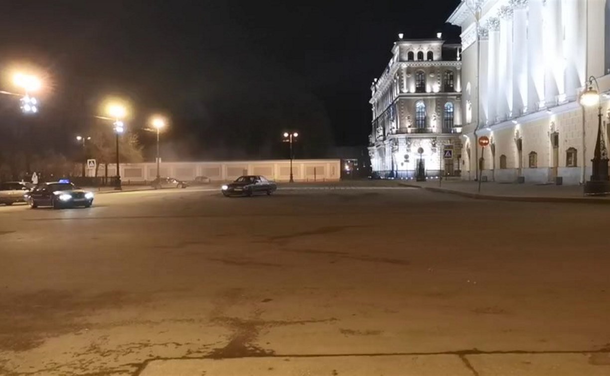 Сахалинский стритрейсер извинился перед петербуржцами за ночной дрифт у Александринского театра