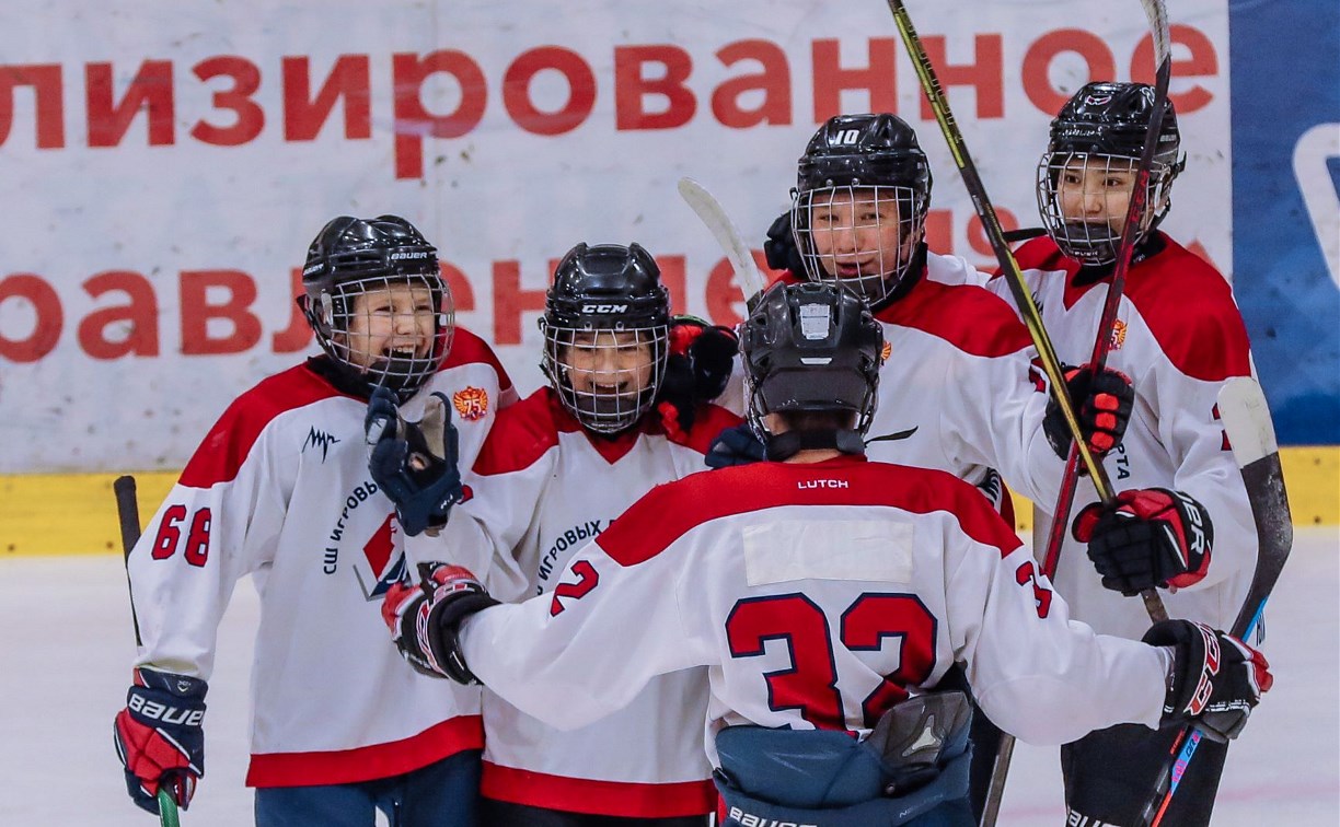 В Южно-Сахалинске отметили 60-летие островного хоккея