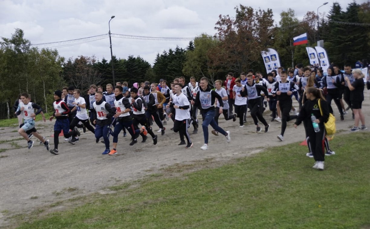 "Кросс нации" в Корсакове пробежали 915 спортсменов-любителей