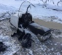 Сахалинец на снегоходе провалился под лёд и погиб