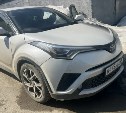 Неизвестный автомобилист столкнулся с Toyota C-HR и скрылся с места ДТП в Южно-Сахалинске