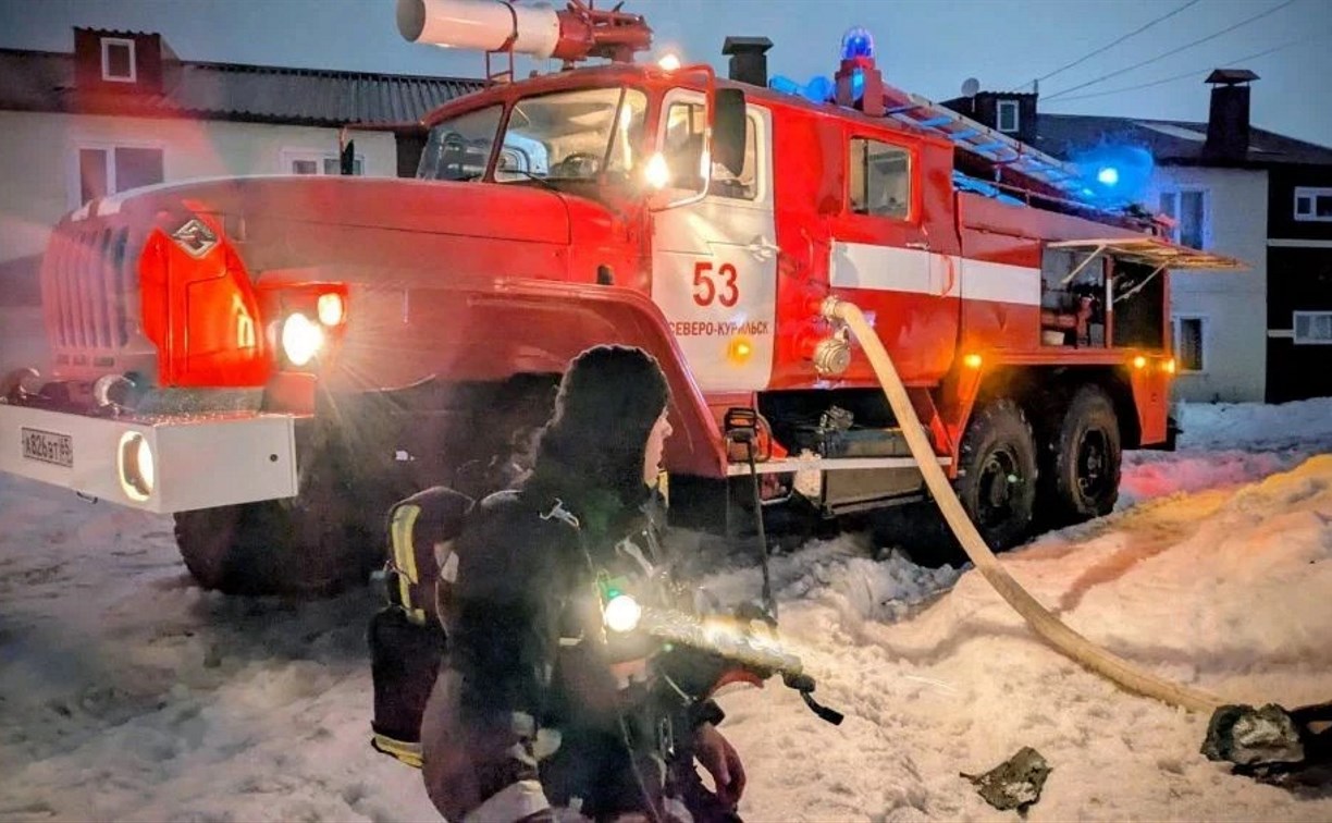 На Курилах загорелся балкон квартиры