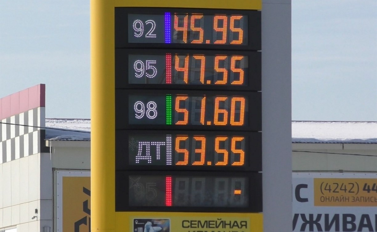 Сахалинцы о повышении цен на бензин: "Зарплаты бы так росли"