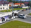 Минивэн столкнулся с рейсовым автобусом в Южно-Сахалинске