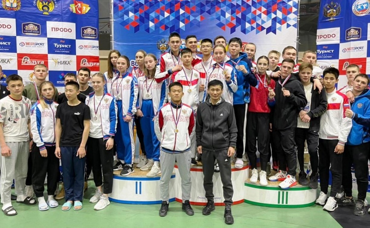 Сахалинские каратисты отправились за медалями в Омск