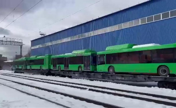 Первую партию новых автобусов отправили из Москвы на Сахалин