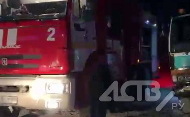 Пожар от дымовой трубы потушили в Южно-Сахалинске 