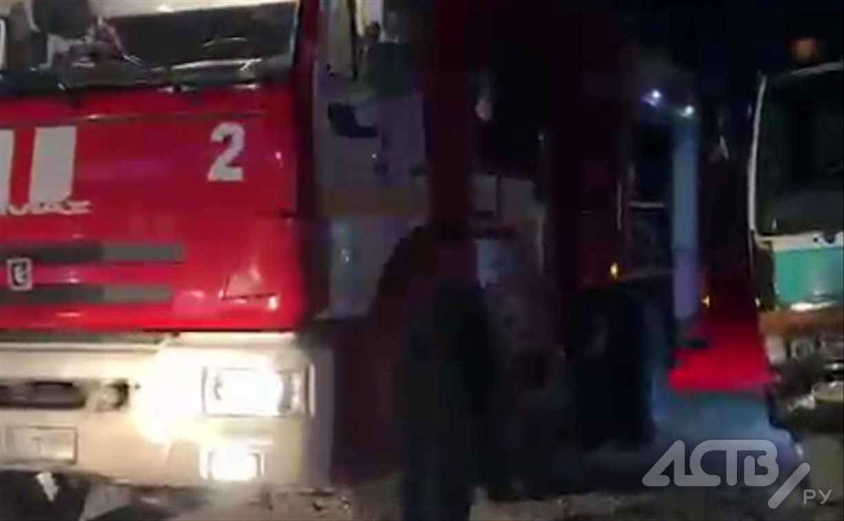 Пожар от дымовой трубы потушили в Южно-Сахалинске 