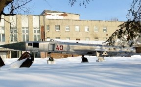 Военный самолет-экспонат у Дома офицеров оказался бесхозным