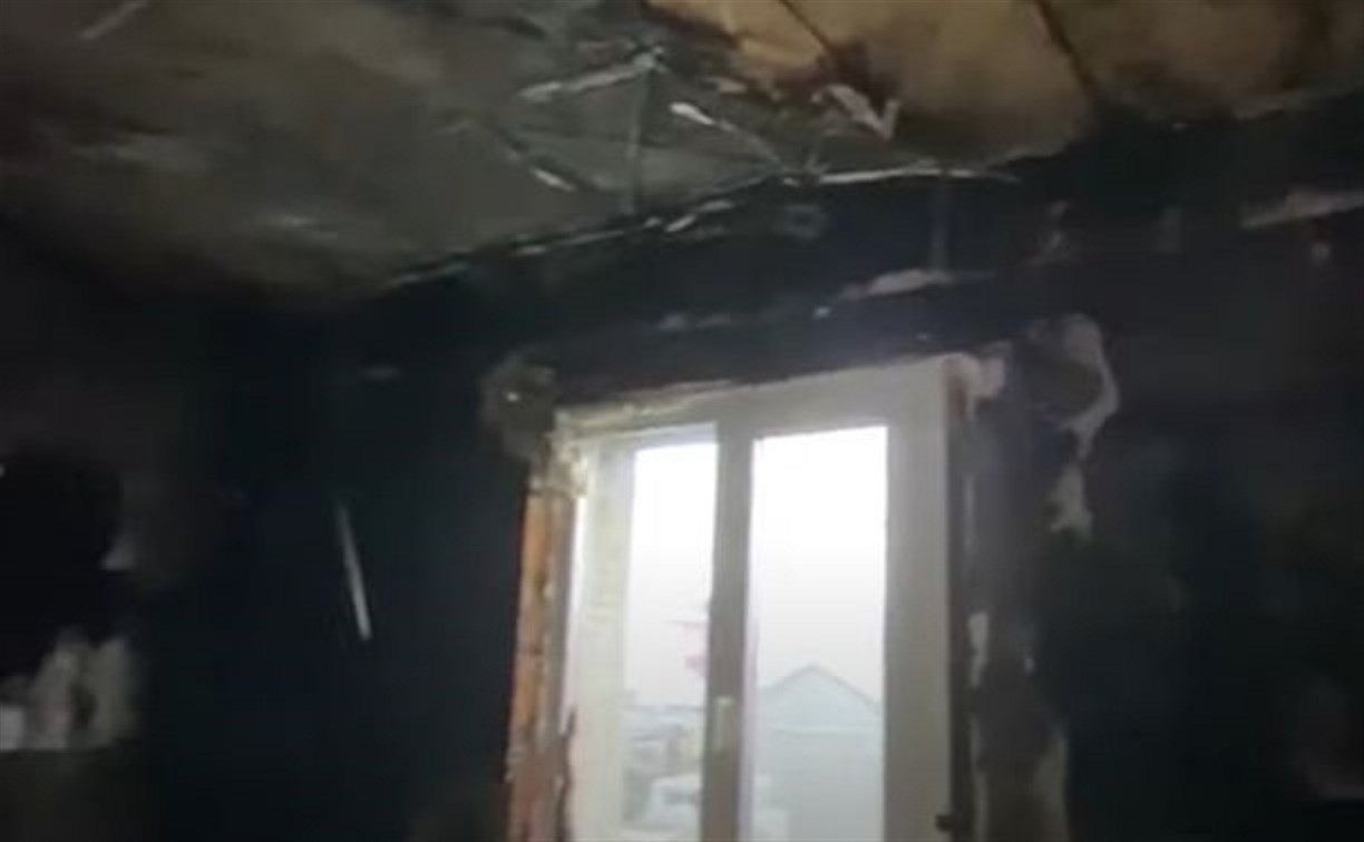 Курильский инспектор ДПС кинулся в горящую квартиру, чтобы спасти оттуда женщину