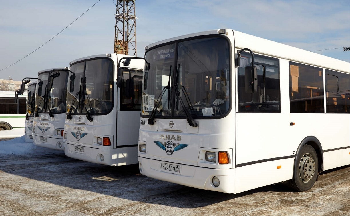 Пассажир в автобусе Южно-Сахалинска получил травму