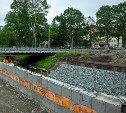 На проспекте Мира в Южно-Сахалинске закладывают фундамент нового моста
