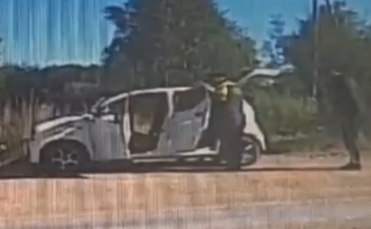 Пассажира автомобиля в Тымовском районе задержали за пакет наркотиков в багажнике