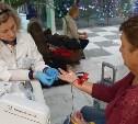 Сахалинские врачи принимают людей в торговом центре