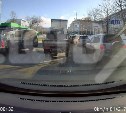 Сразу два автомобиля врезались в автобус в Южно-Сахалинске