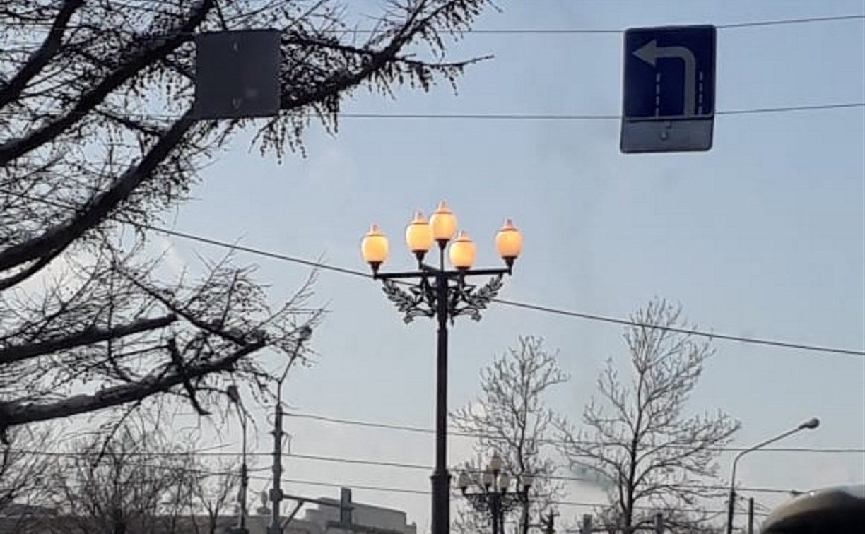 Коммунистический проспект в Южно-Сахалинске перешел на круглосуточное освещение